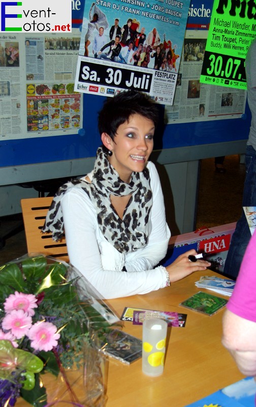 Anna-Maria Zimmermann bei ihrer Autogrammstunde
