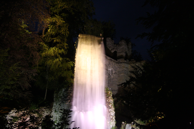 Der 43 Meter hohe Wasserfall am AquÃ¤dukt 
