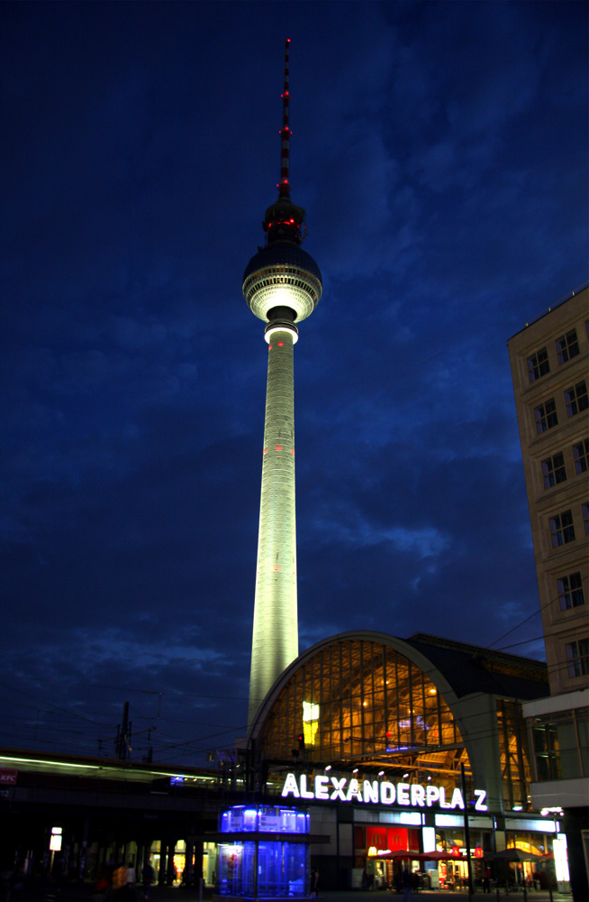 Der Alexanderplatz bei Nacht
