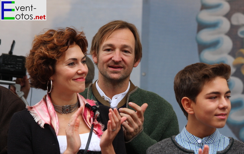Fanny Lechner (Katrin Lux), Gregor Brunner (Holger M. Wilhelm) und Felix Kramer (Shayan Hartmann) 
