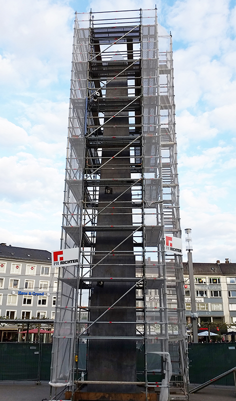 "Das Fremdlinge und FlÃ¼chtlinge Monument" im Aufbau - KÃ¶nigsplatz (Olu Ogulbes)
