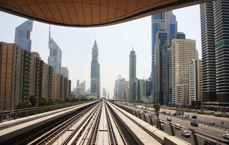 Blick aus der Metro nach Dubai Downtown
