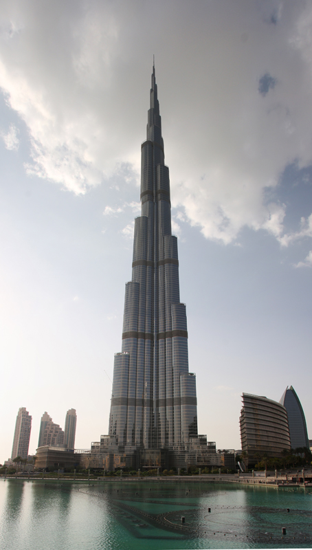 Mit 828 Metern das hÃ¶chste GebÃ¤ude der Welt - der Burj Khalifa
