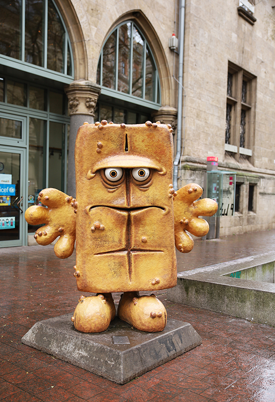 "Bernd das Brot" - neben dem Rathaus
