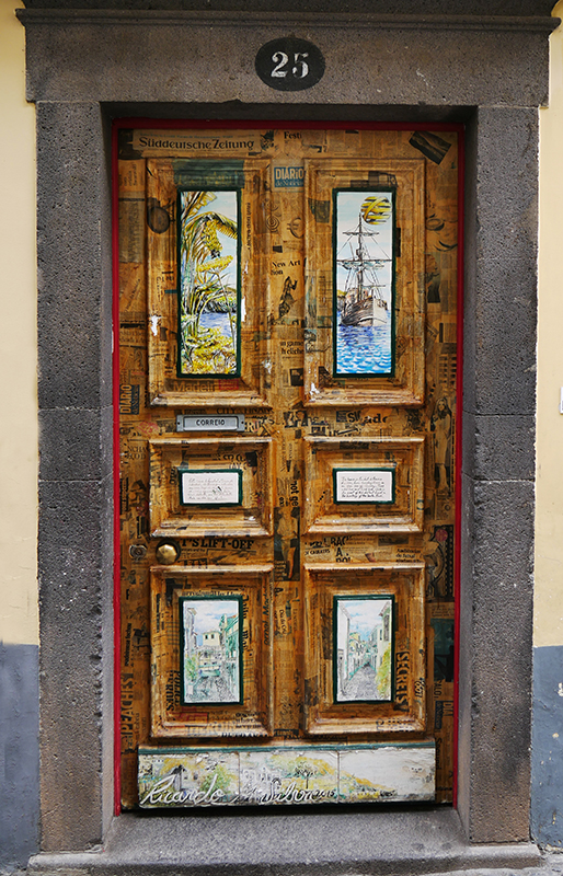 Bunte TÃ¼ren in der Rua de Santa Maria, Funchal
