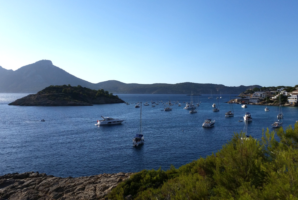Bucht von Sant Elm mit den Inseln "Sa Dragonera" und "La Illa Pantaleu" 
