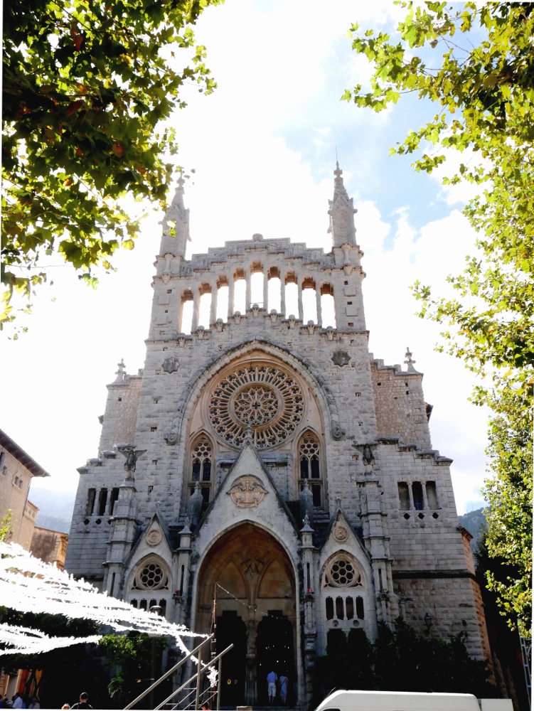 Hauptportal der "Iglesia de Sant Bartomeu"
