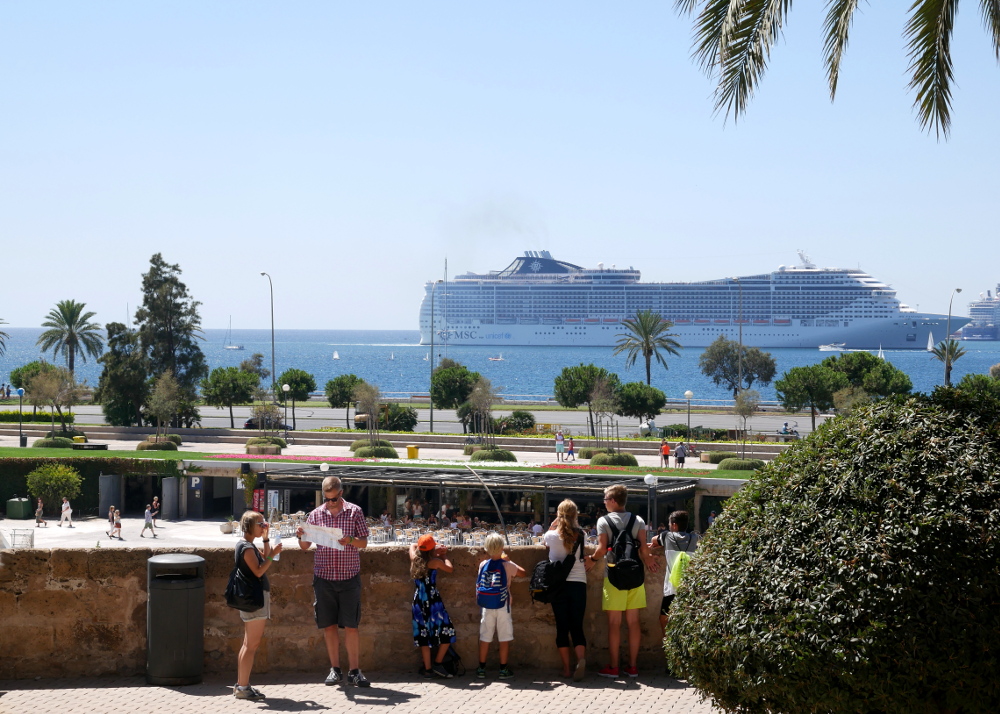 Kreuzfahrtschiff im Port de Palma
