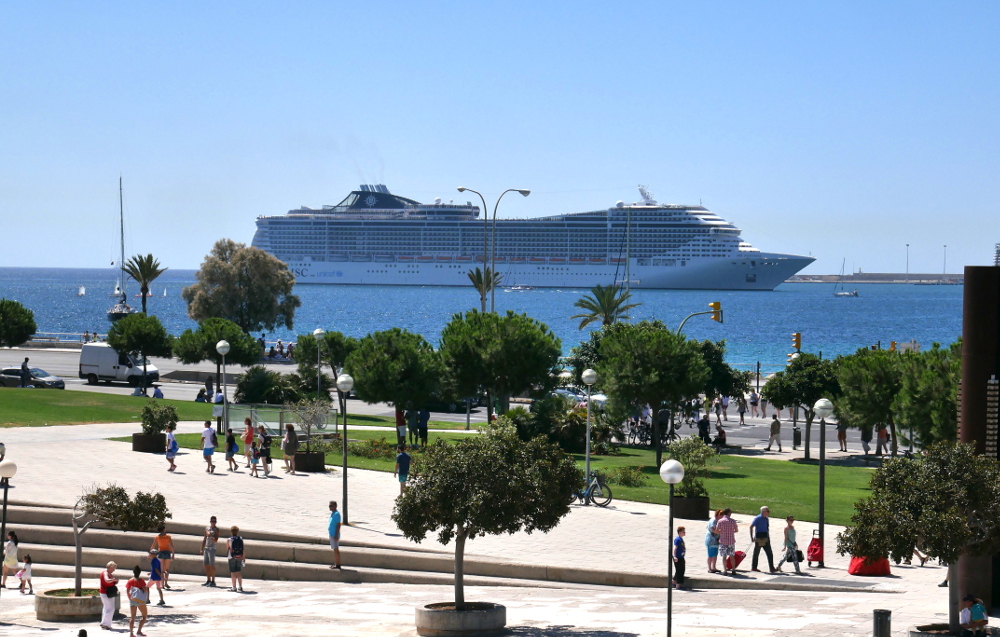 Kreuzfahrtschiff im Port de Palma
