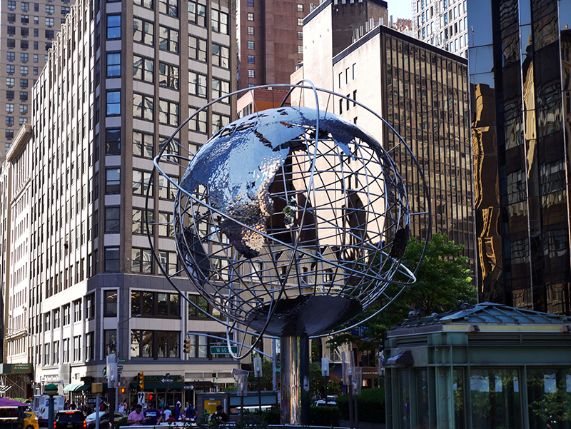 Globe Sculpture am Columbus Circle

