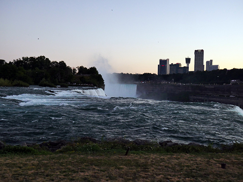 Niagarafälle auf US-Seite - Gegenüber Kanada
