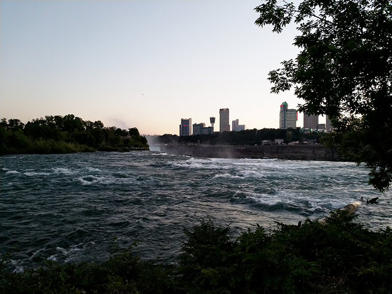 Niagarafälle auf US-Seite - Gegenüber Kanada
