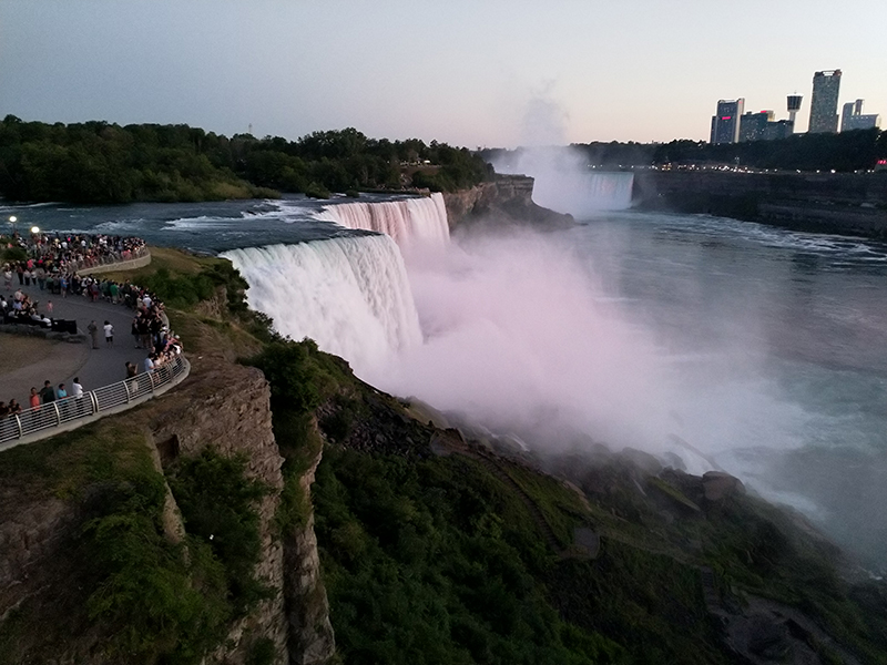 Beleuchtete Niagara FÃ¤lle auf US-Seite
