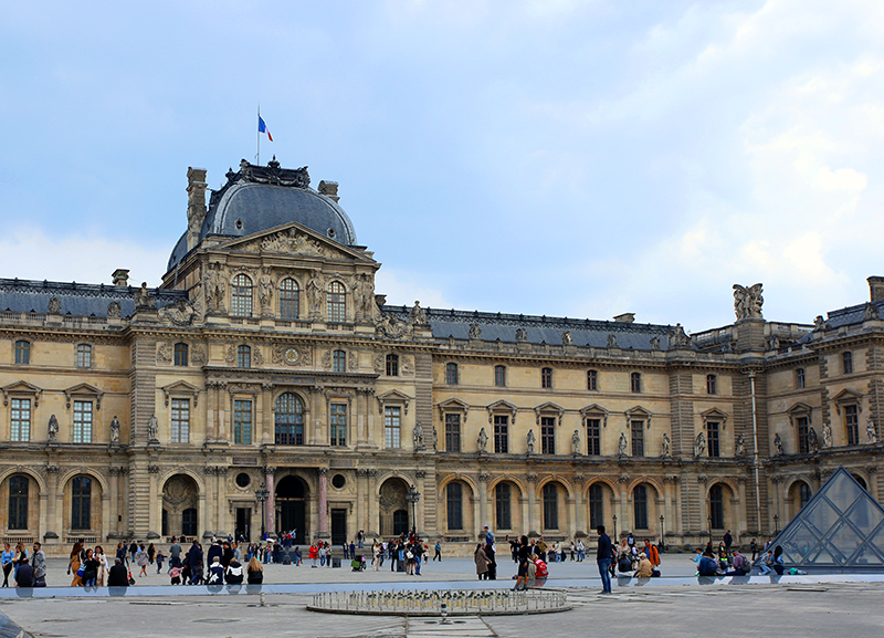 Louvre Innenhof
