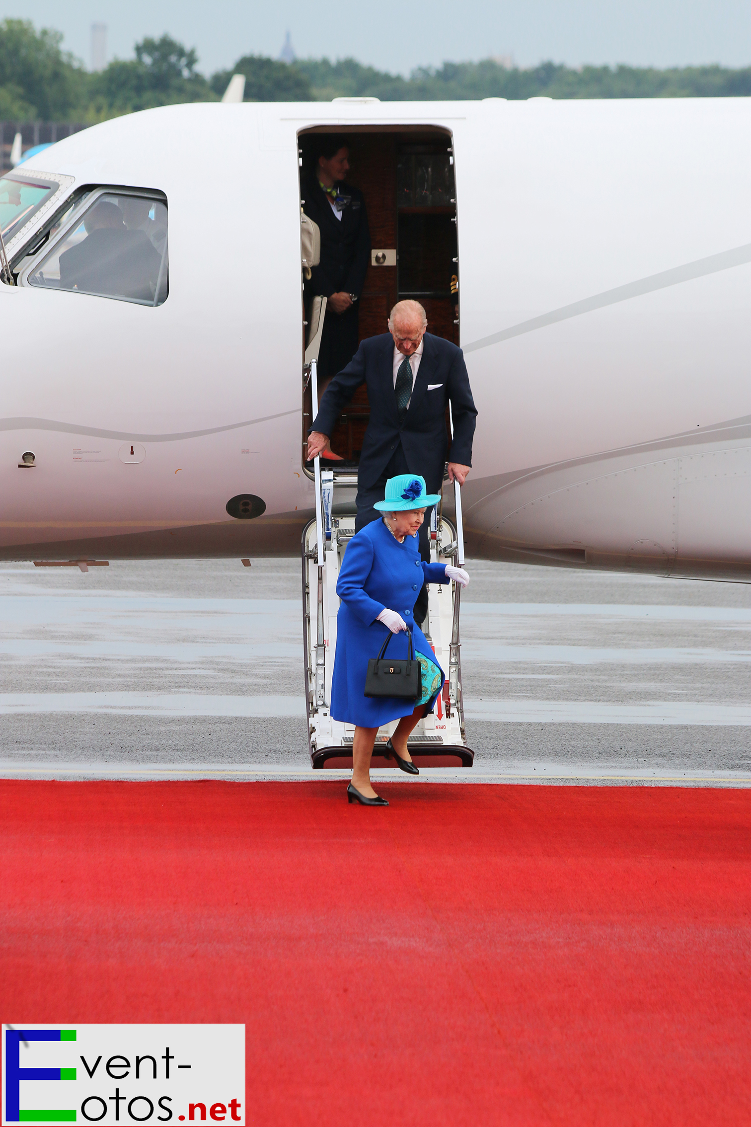 Her Majesty Queen Elisabeth und His Royal Highness Prince Philip betreten deutschen Boden
