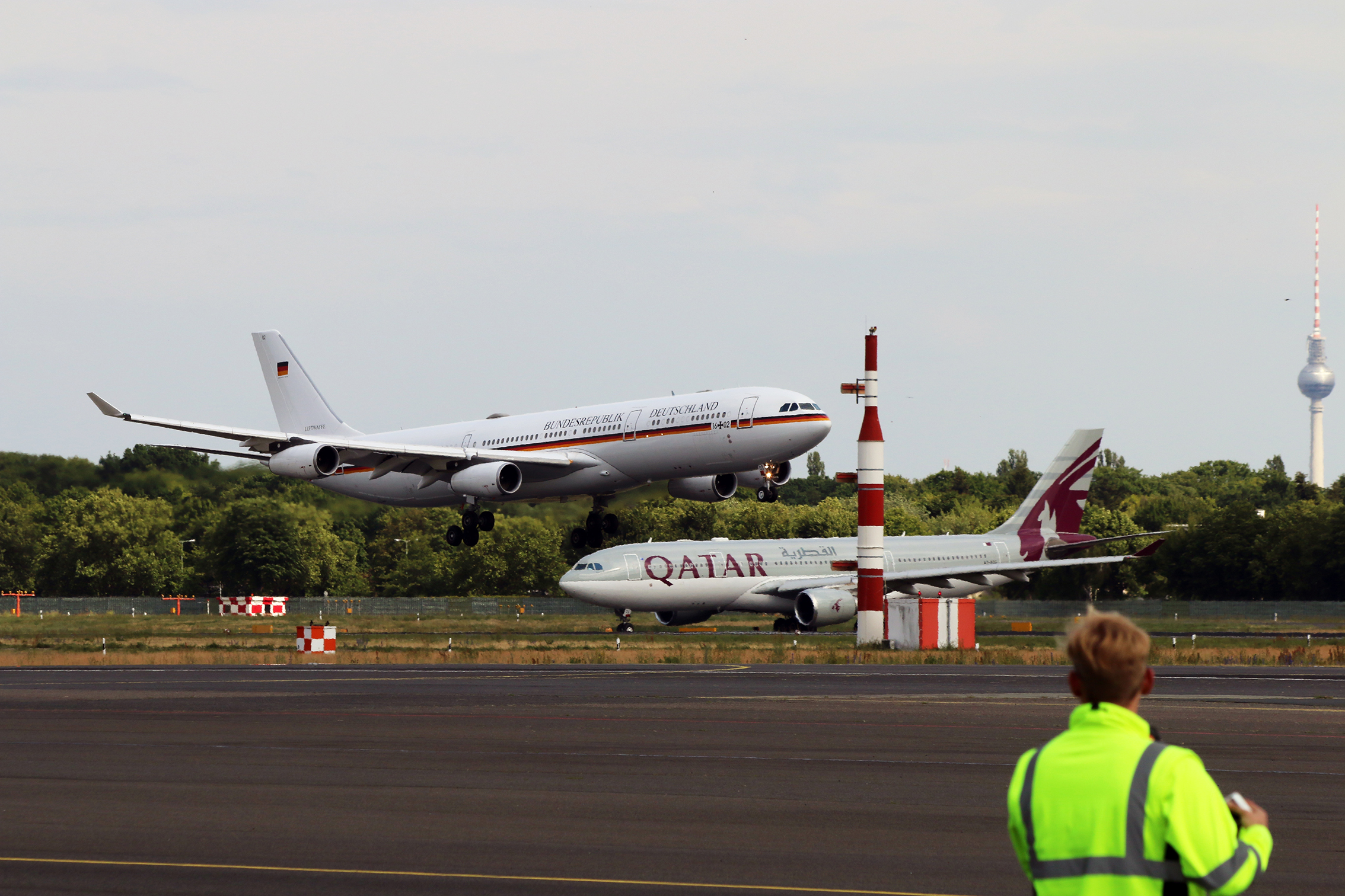 Weiche Landung auf dem militÃ¤rischen Teil des Flughafen Berlin-Tegel
