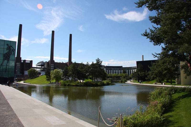 Die Autostadt mit FabrikgebÃ¤ude
