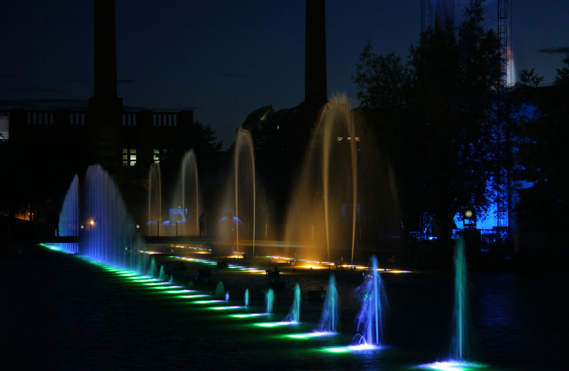 Die abendliche Hauptshow der musikalisch- illuminierten Wasserspiele
