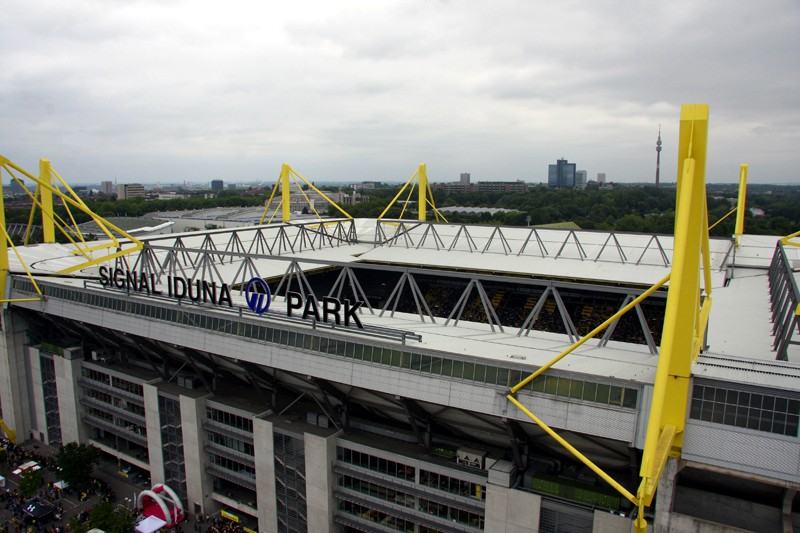 Ãœber dem "Signal-Iduna-Stadion"
