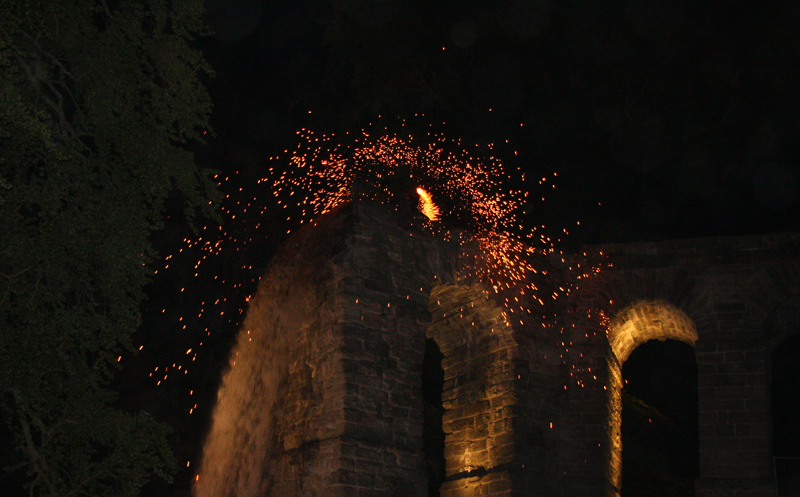 Feuerspektakel am AquÃ¤dukt
