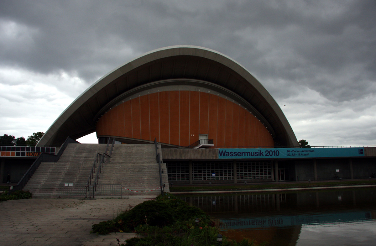 Das Kongresscenter ('schwangere Auster')
