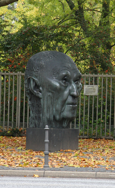 BÃ¼ste von Konrad Adenauer
