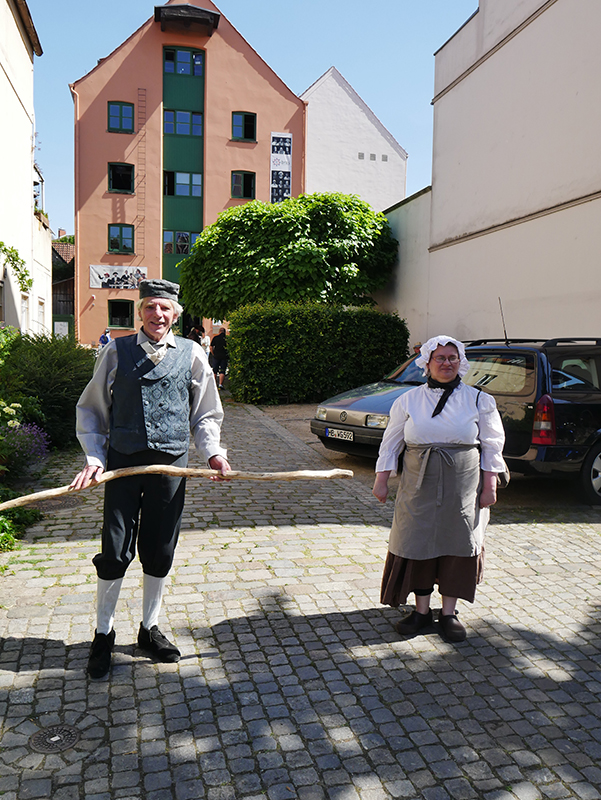 Bremer "Originale" im Schnoorviertel
