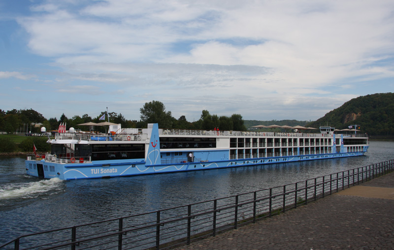 Schiffsverkehr auf der Mosel
