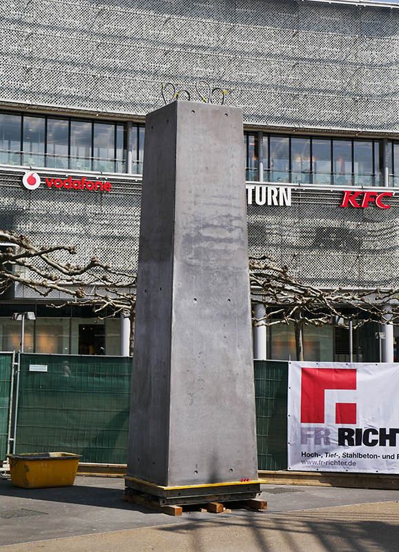 "Das Fremdlinge und FlÃ¼chtlinge Monument" im Aufbau - KÃ¶nigsplatz (Olu Ogulbes)
