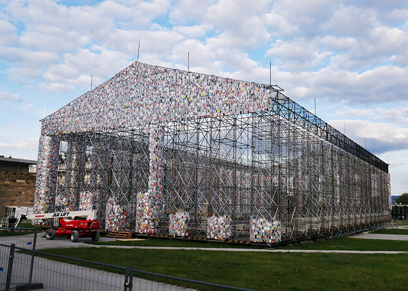 "Parthenon der BÃ¼cher" im Aufbau - Friedrichsplatz (Marta Minoujin)
