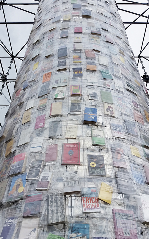 "Parthenon der BÃ¼cher" - Friedrichsplatz (Marta Minoujin)
