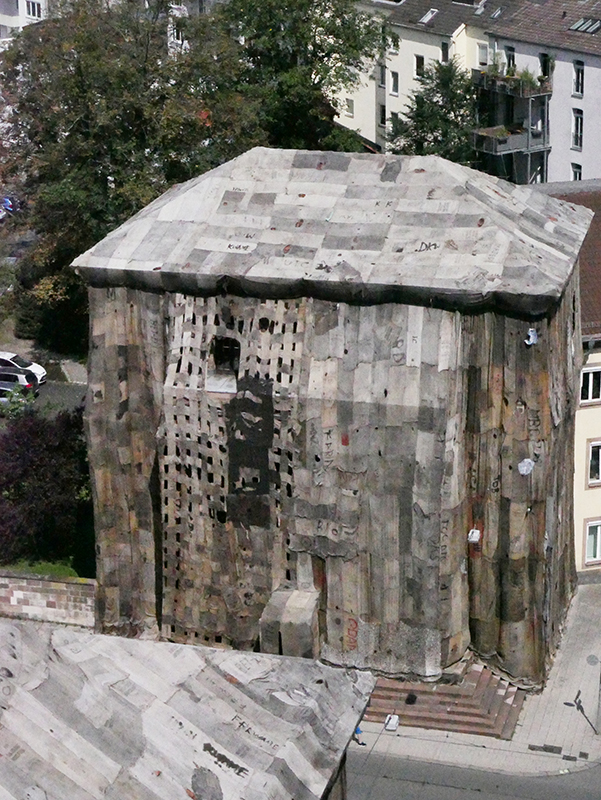 "VerhÃ¼llte Torwache" - BrÃ¼der-Grimm-Platz (IbrahimMahama)
