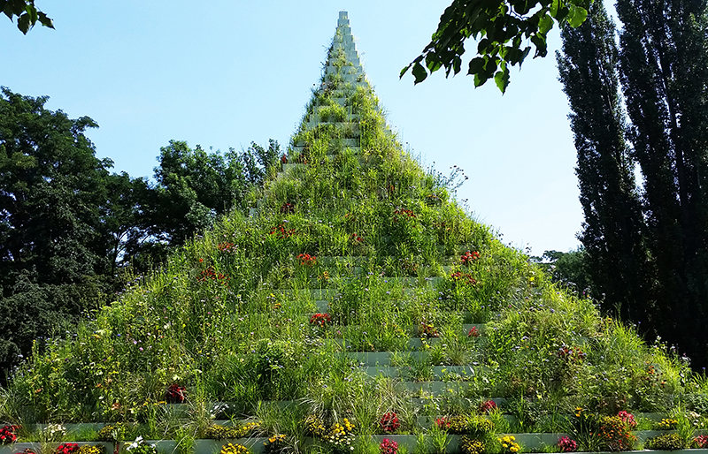 "The living Pyramid"- Nordstadtpark (Agnes Denes)
