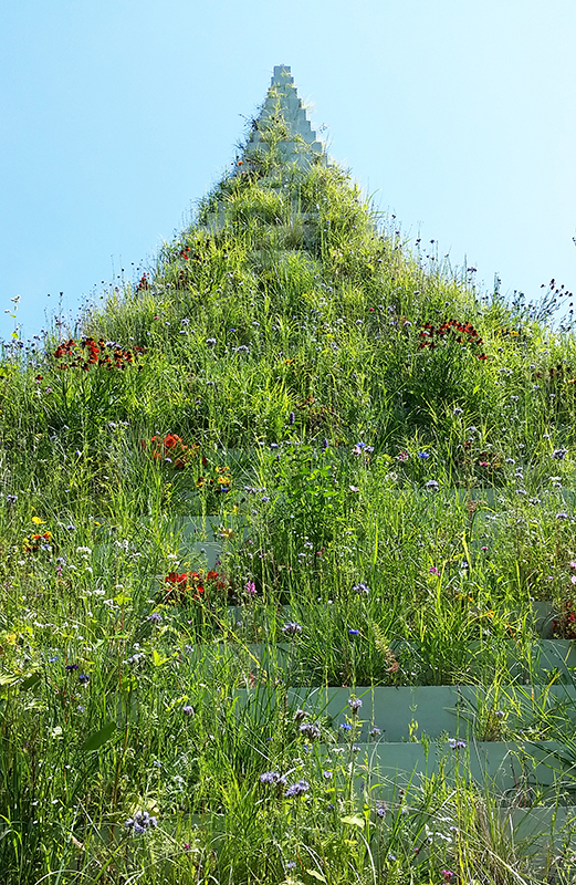 "The living Pyramid" - Nordstadtpark (Agnes Denes)
