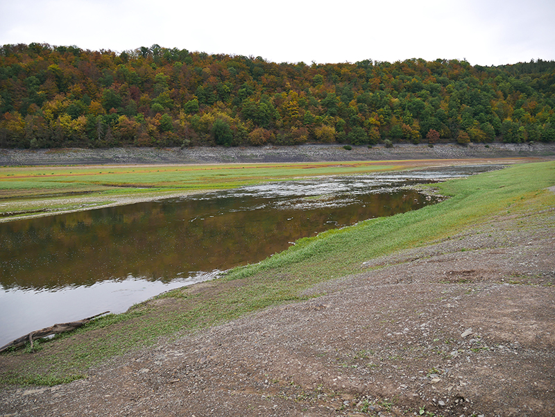 (Fast) trockengelegter Edersee
