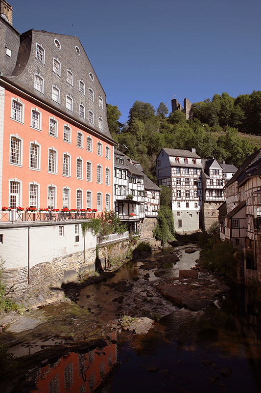 Monschau an der Rur mit Blick auf die Burg
