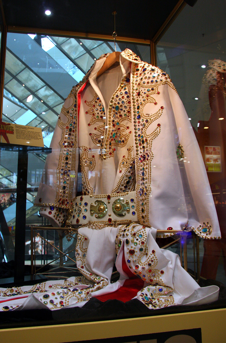 Tanzkleid, welches Elvis auf seiner Tour im MÃ¤rz Â´74 trug
