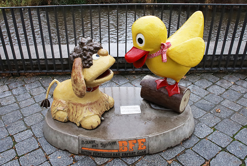 "Moppi" und "Schnatterinchen" aus dem Sandmann - hinter der KrÃ¤merbrÃ¼cke
