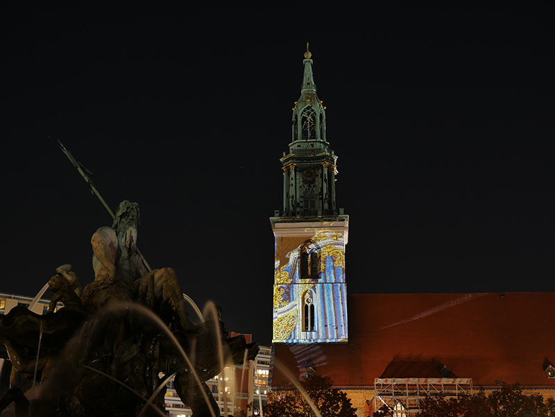 Neptunbrunnen mit St.Marienkirche
