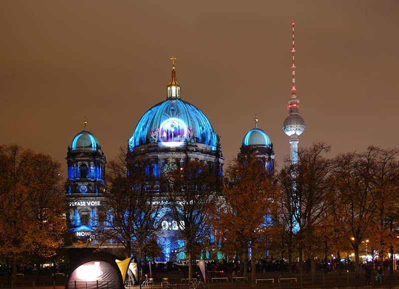 Blick auf den Berliner Dom und den Fernsehturm Alex
