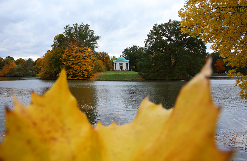 Blick auf den Tempel auf der Schwaneninsel
