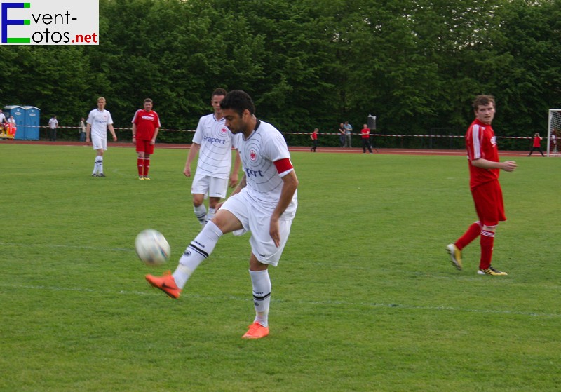 Voleyschuss aus dem Stand von Caio
