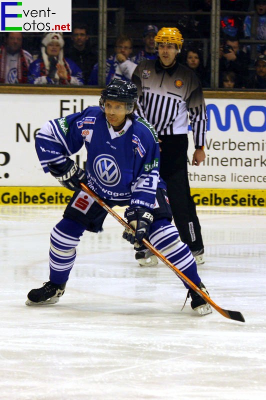 Shane "the Train" Tarves in Erwartung des Pucks
