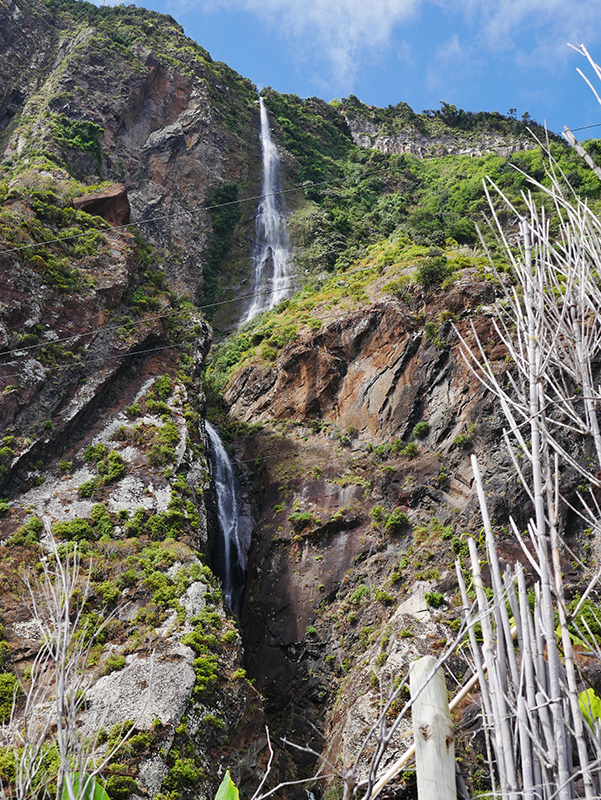 Wasserfall an der KÃ¼ste Santanas
