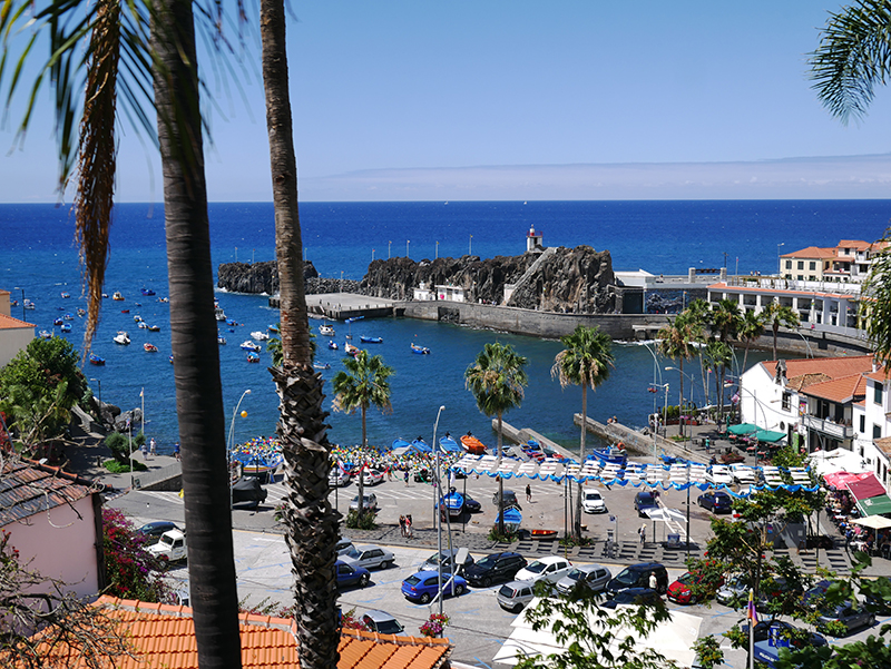 Blick auf die Bucht von Camara de Lobos, im westen Madeiras
