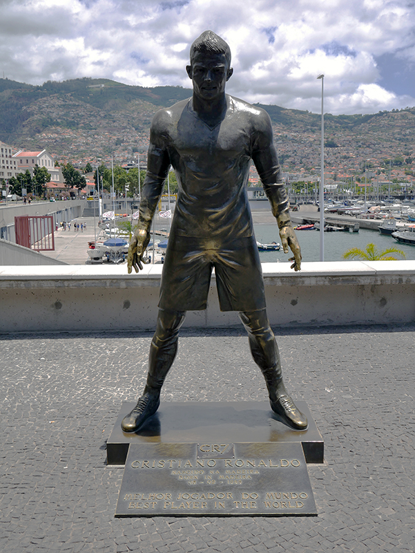 Christiano Ronaldo Statue - CR7
