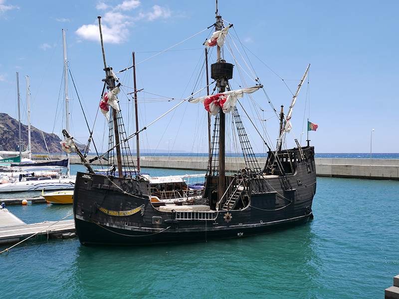 Nau Santa Maria de Colombo im Hafen Funchal
