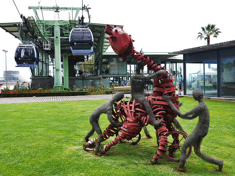 Kunst vor der Seilbahnstation Funchal
