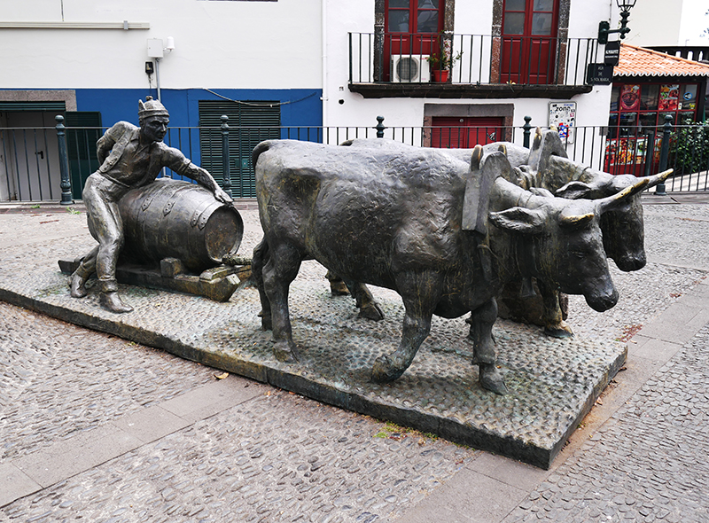 Denkmal an der Markthalle
