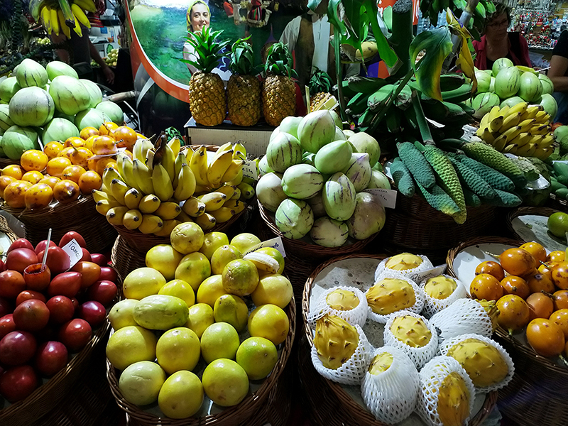 Fruchtauslage in der Markthalle Funchal
